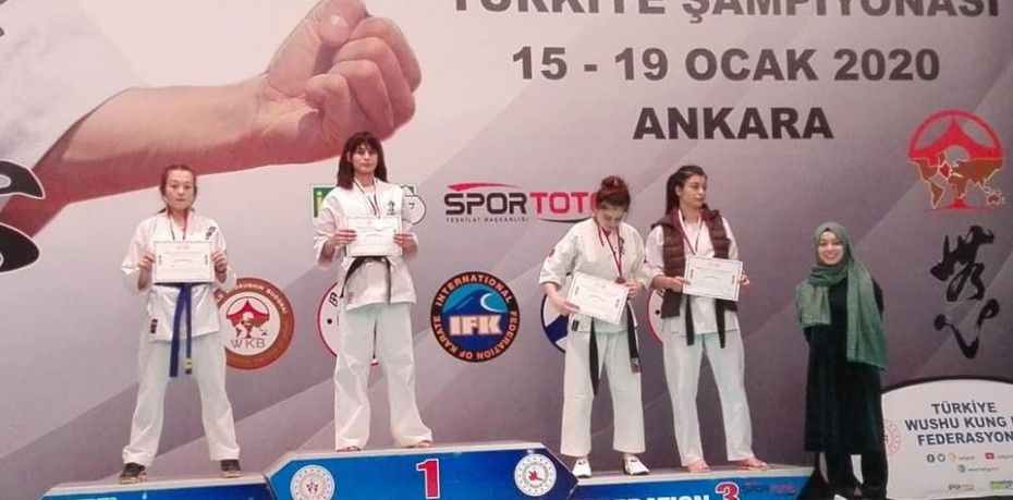 Balıkesir Harb-İşsporlu Wushu sporcuları