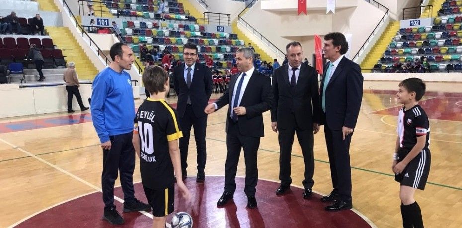 KARESİ’DE FUTSAL ŞENLİĞİ