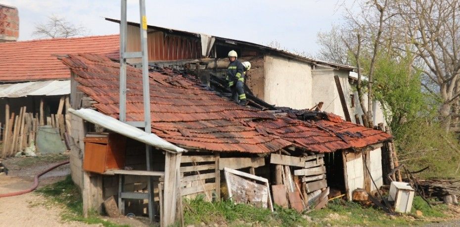 BOLU’DA, ODUNLUK YANGINI KISA SÜREDE SÖNDÜRÜLDÜ