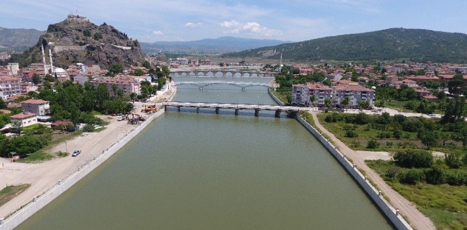 KIZILIRMAK OSMANCIK GEÇİŞİNDE ISLAH ÇALIŞMALARI SÜRÜYOR