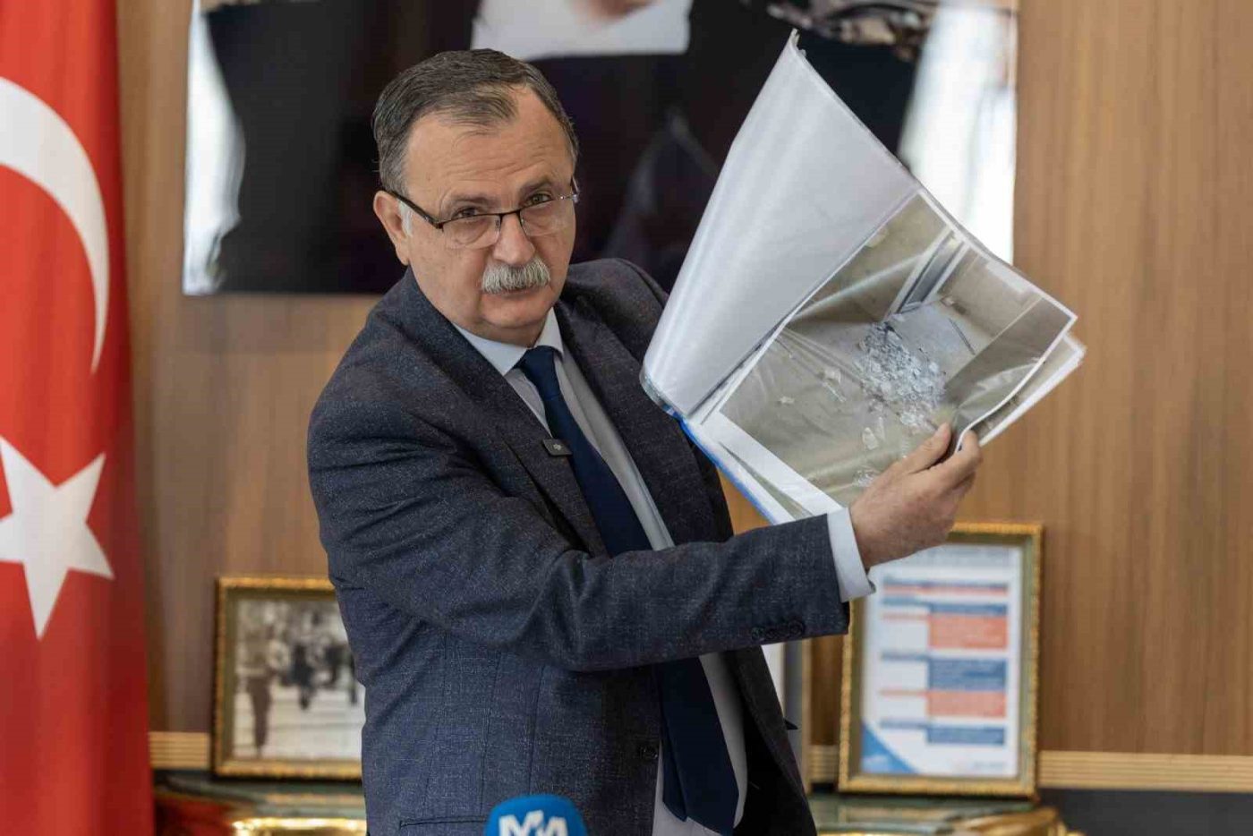 Yunusemre Belediye Başkanı Semih Balaban, aylık basın toplantısında gündemi değerlendirdi,