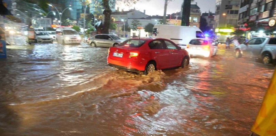 SAĞANAK YAĞIŞ SU BASKINLARINA NEDEN OLDU