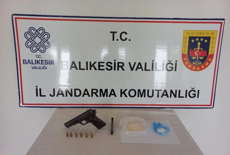 Balıkesir’de uyuşturucu operasyonu: 4 gözaltı