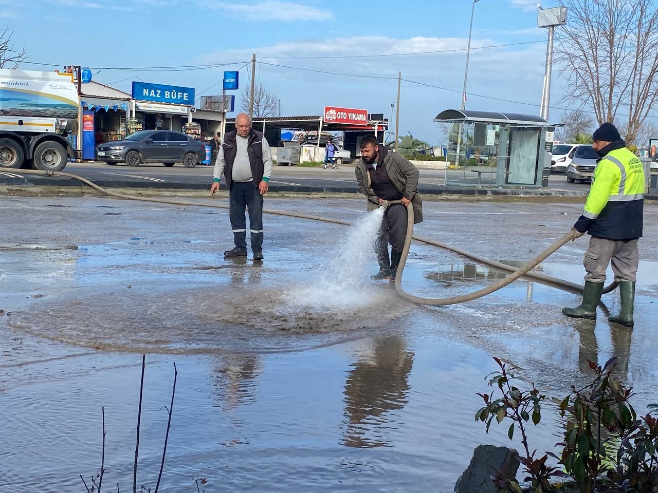 Selden etkilenen Ayvalık yaralarını sarıyor