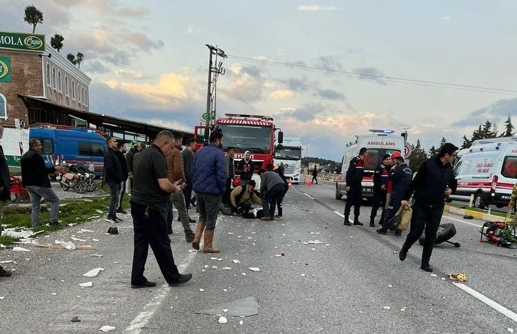 Ayvalık'ta mermer yüklü tırın,