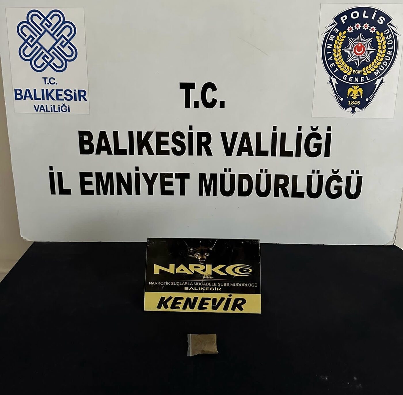 Balıkesi̇rde Şüpheli̇ Şahıslara Uygulama: 4 Şahıs Tutuklandı