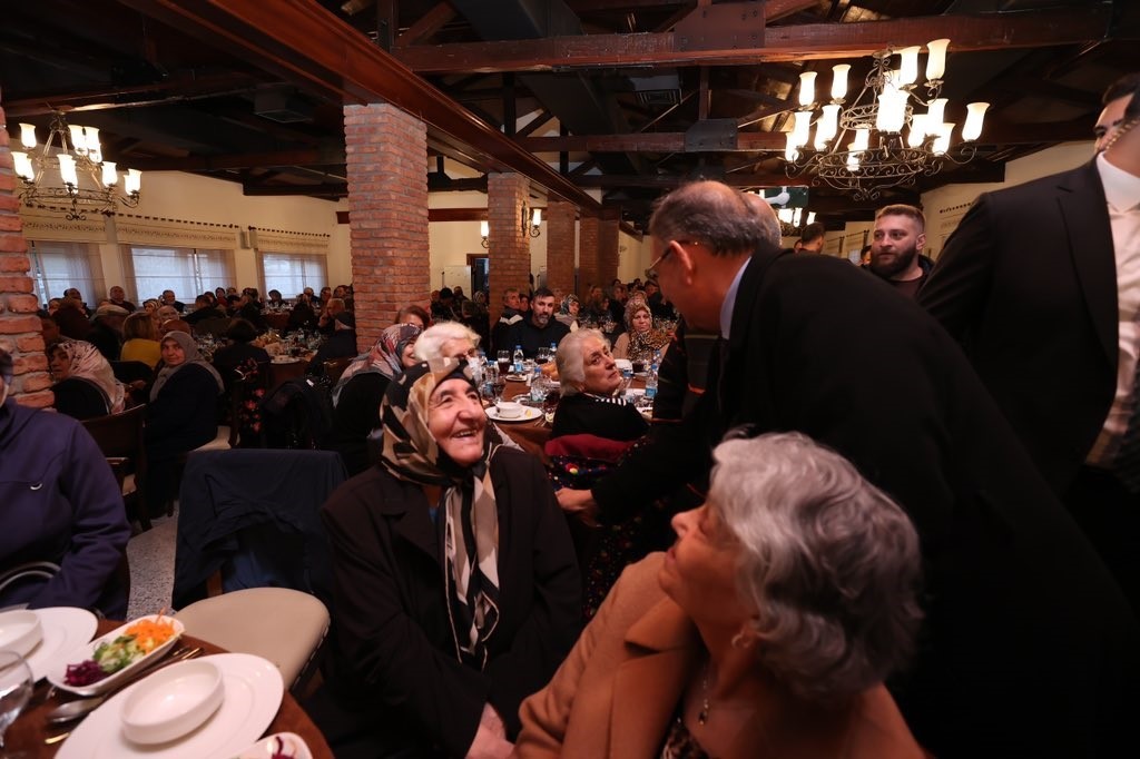 Bakan Özhaseki, Ankara’da kentsel dönüşüm hak sahipleriyle iftarda buluştu