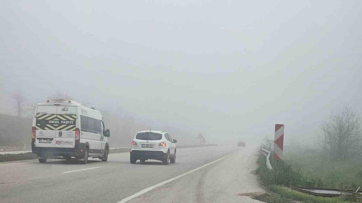 Bandırma’da sabah saatlerinde yoğun sis etkili oldu