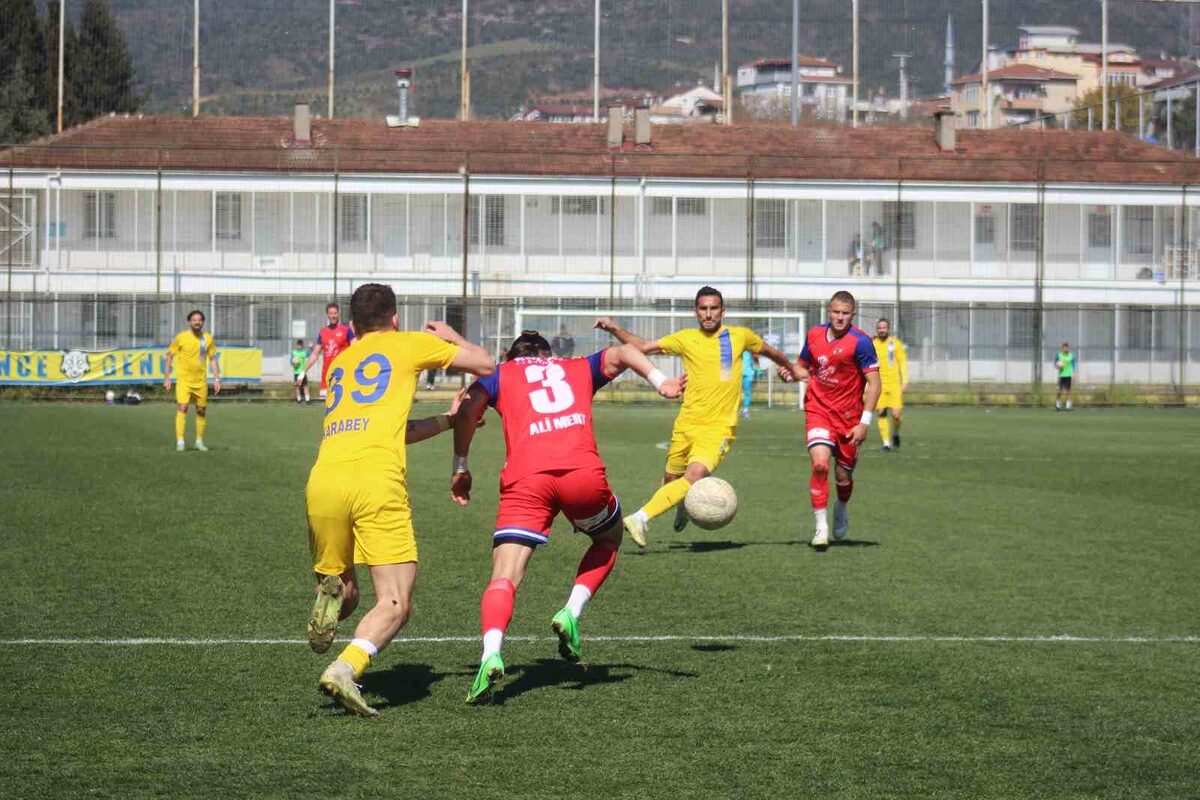 TFF 2. Lig: Belediye Derincespor: 4 – Fethiyespor: 1