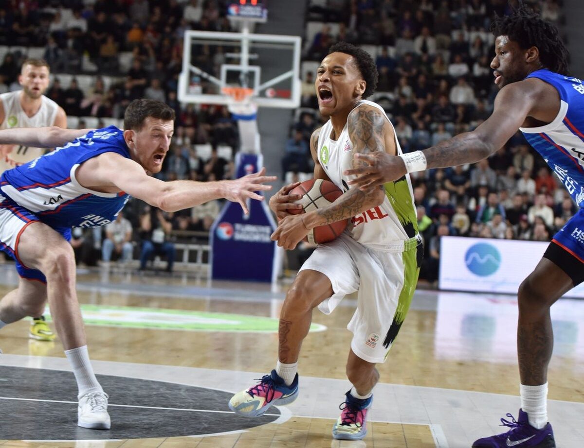 Türkiye Sigorta Basketbol Süper Ligi: Manisa BBSK: 76 – A. Efes: 81