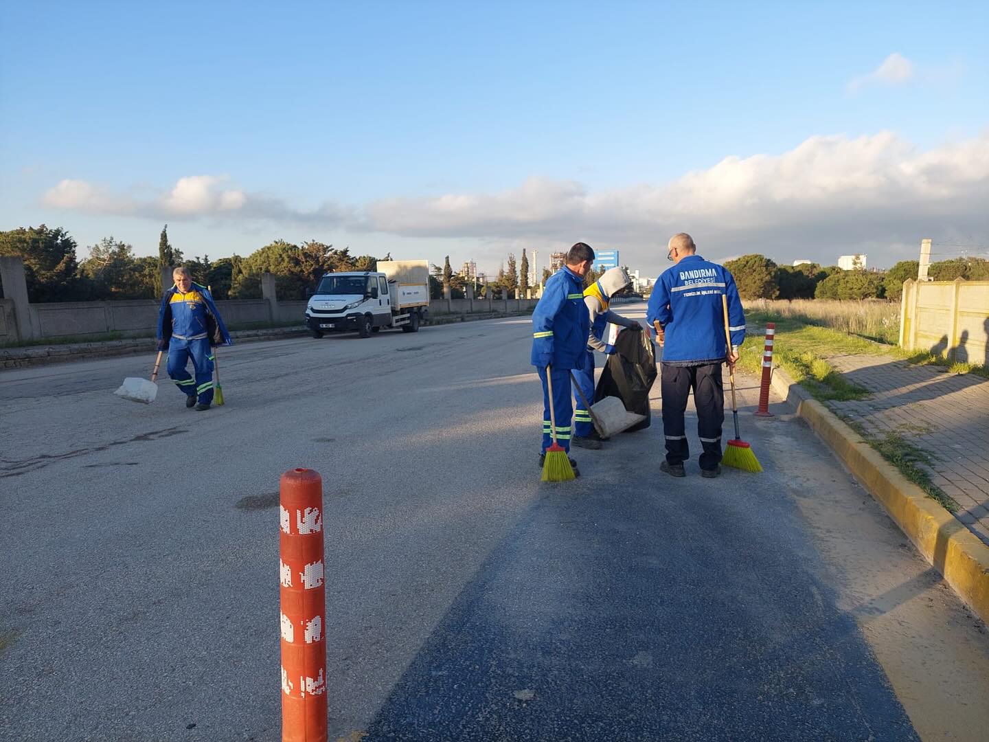 Bandırma Belediyesi temizlik ekipleri,