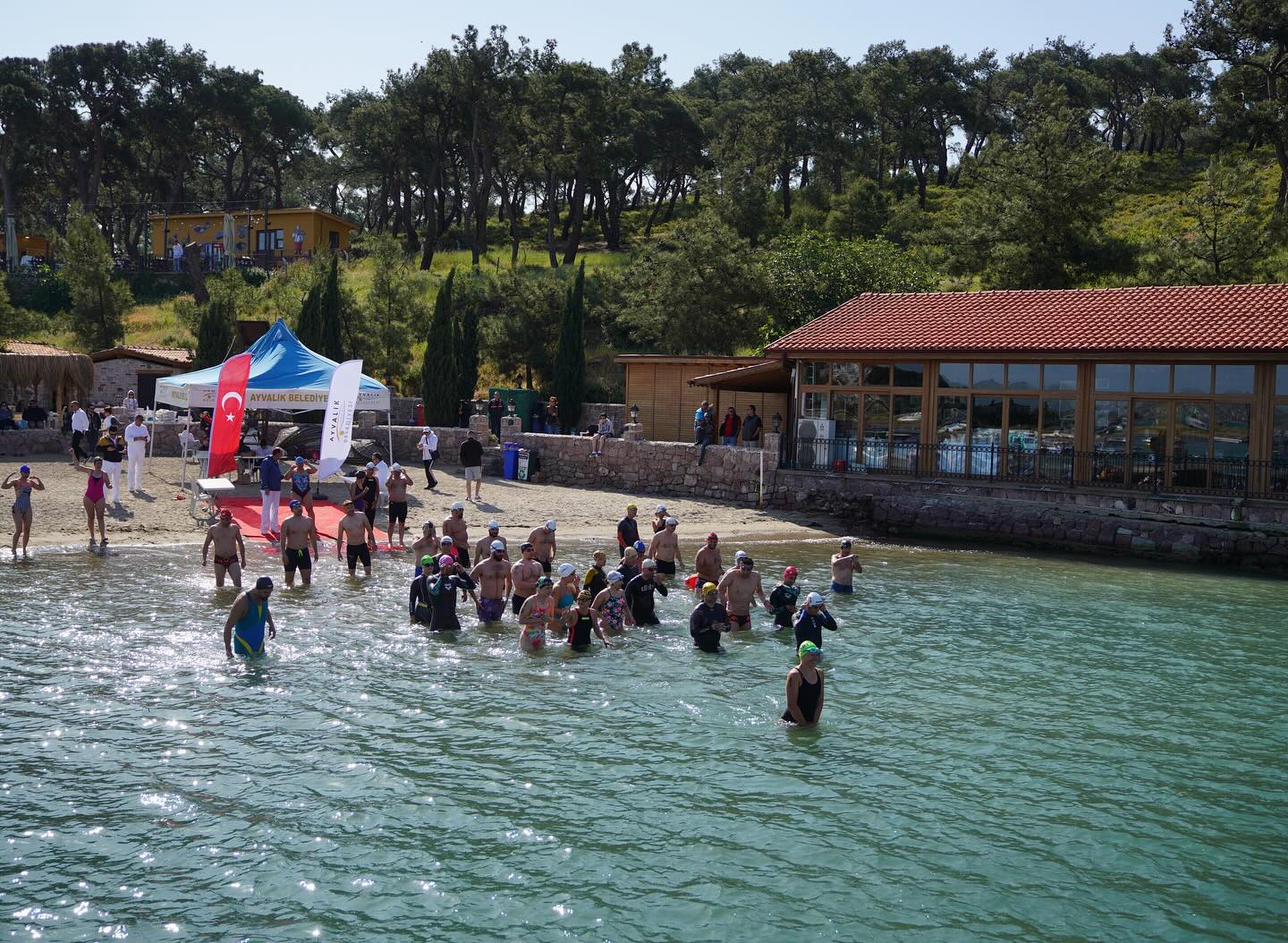 CAZİBE MERKEZİ OLDU Ayvalık, Deniz ve Su Sporlarının merkezi olmaya devam ediyor.