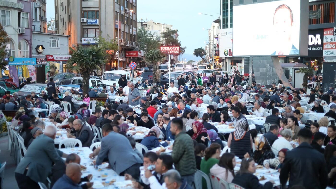 Burhaniyeliler, Kadir Gecesi’nde her