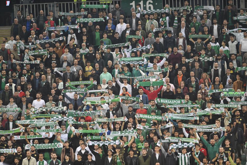 Komşuya ceza geldi! PFDK, Esenler Erokspor maçında yaşananlardan dolayı Bursaspor’a deplasmanda 1 maç