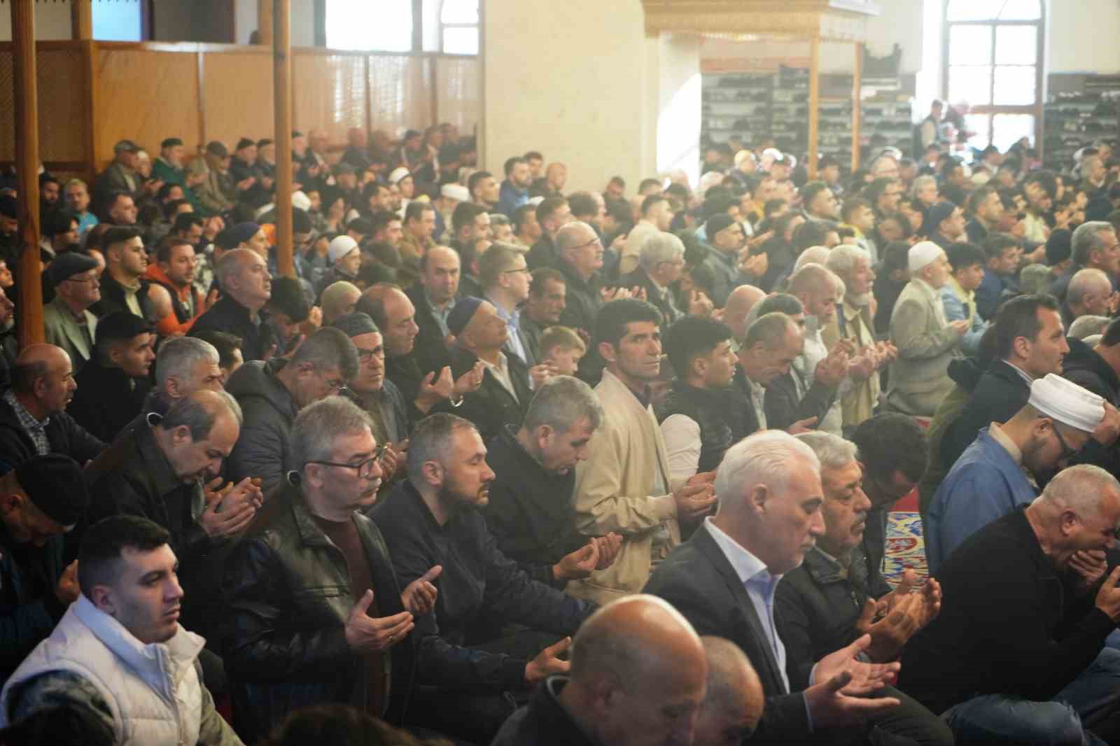 Balıkesir protokolü Zağnos Paşa’da bayramlaştı