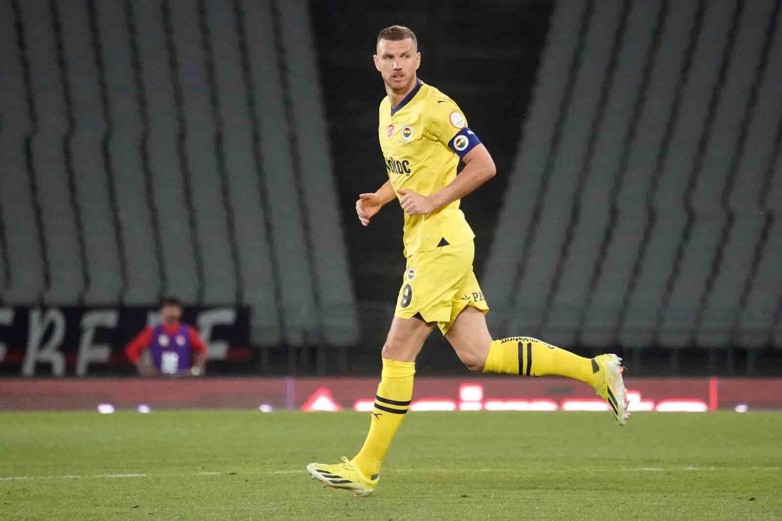 Edin Dzeko, Fenerbahçe’de 20 golü geçen 5. yabancı futbolcu oldu