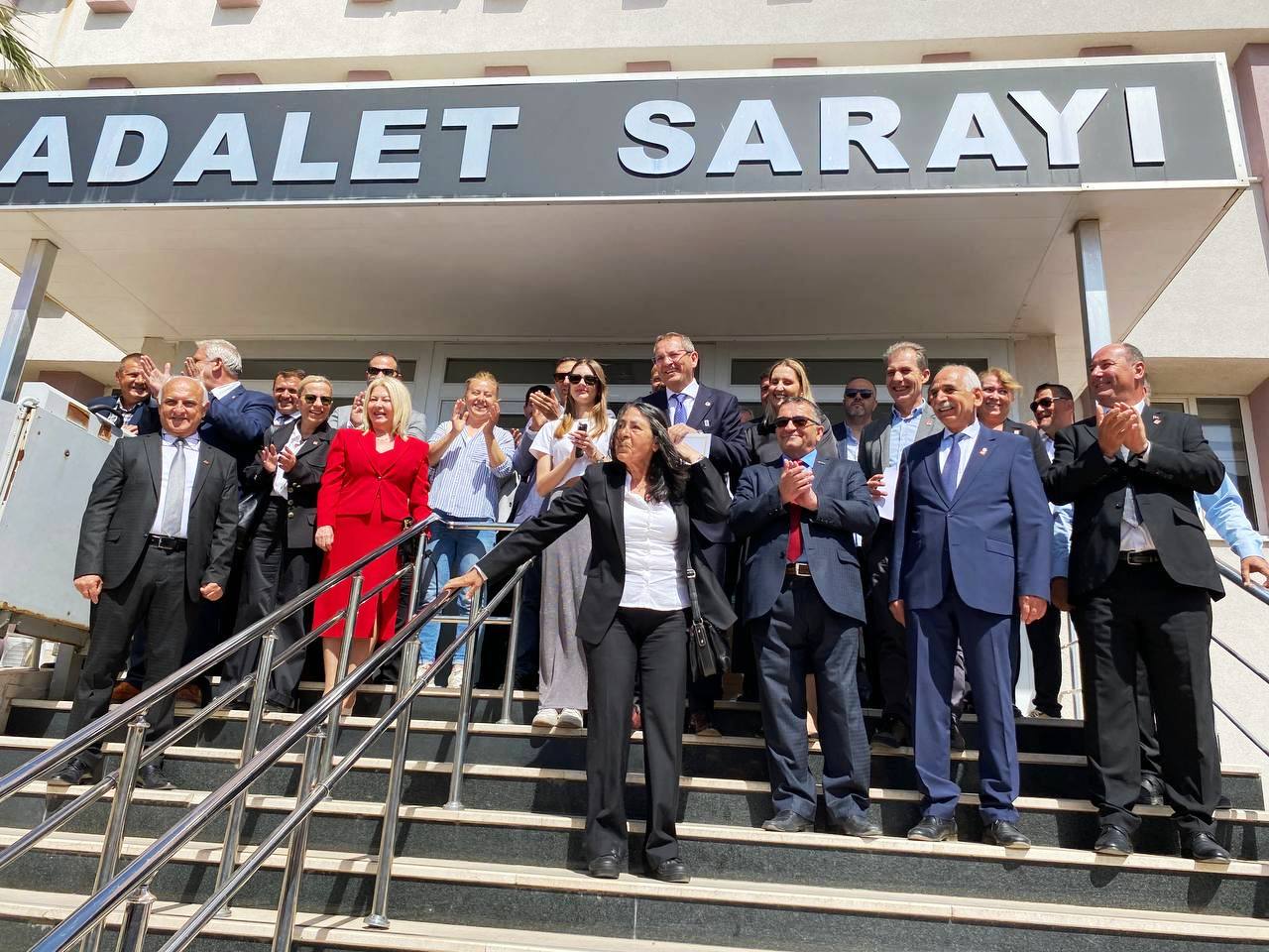 Saat 12.00’de Ayvalık Adliye