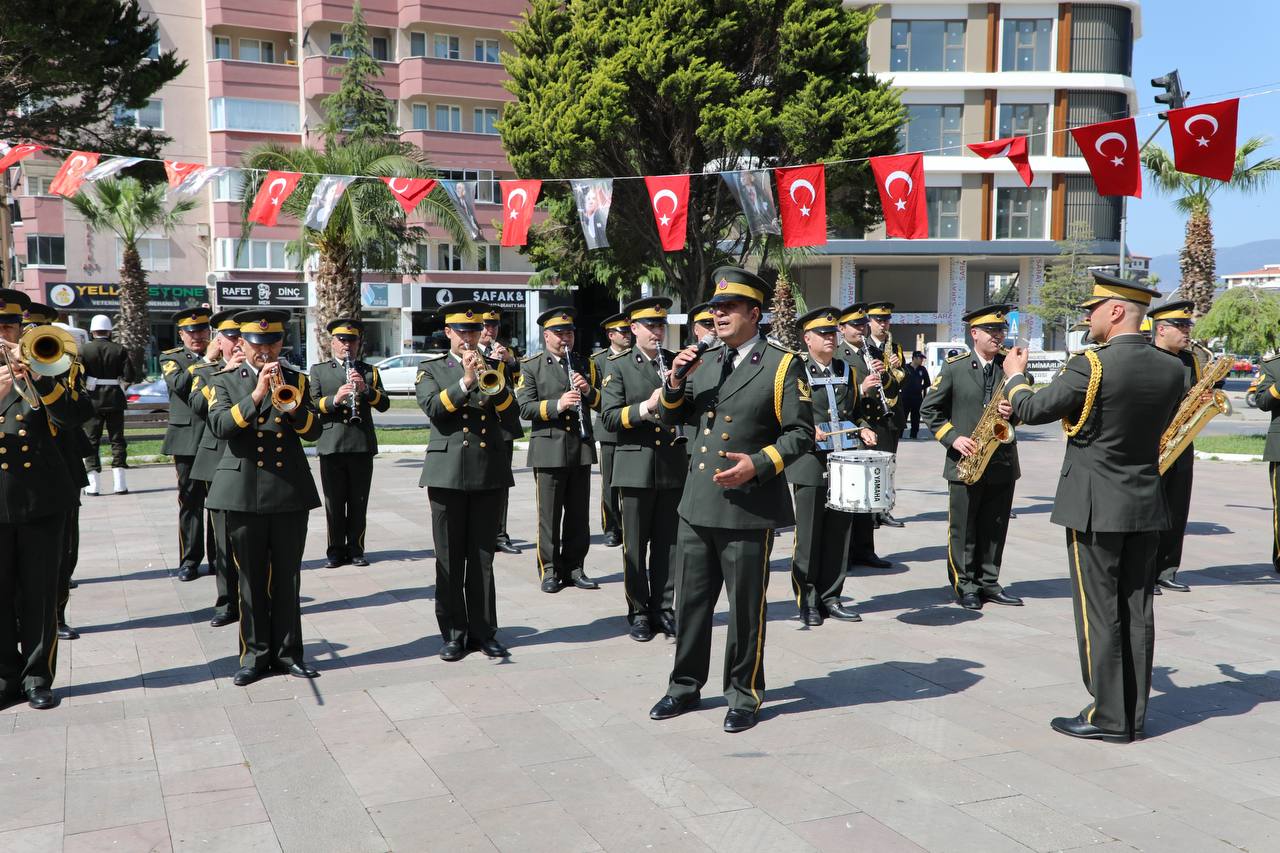 Cumhuriyetimizin kurucusu Ulu Önder