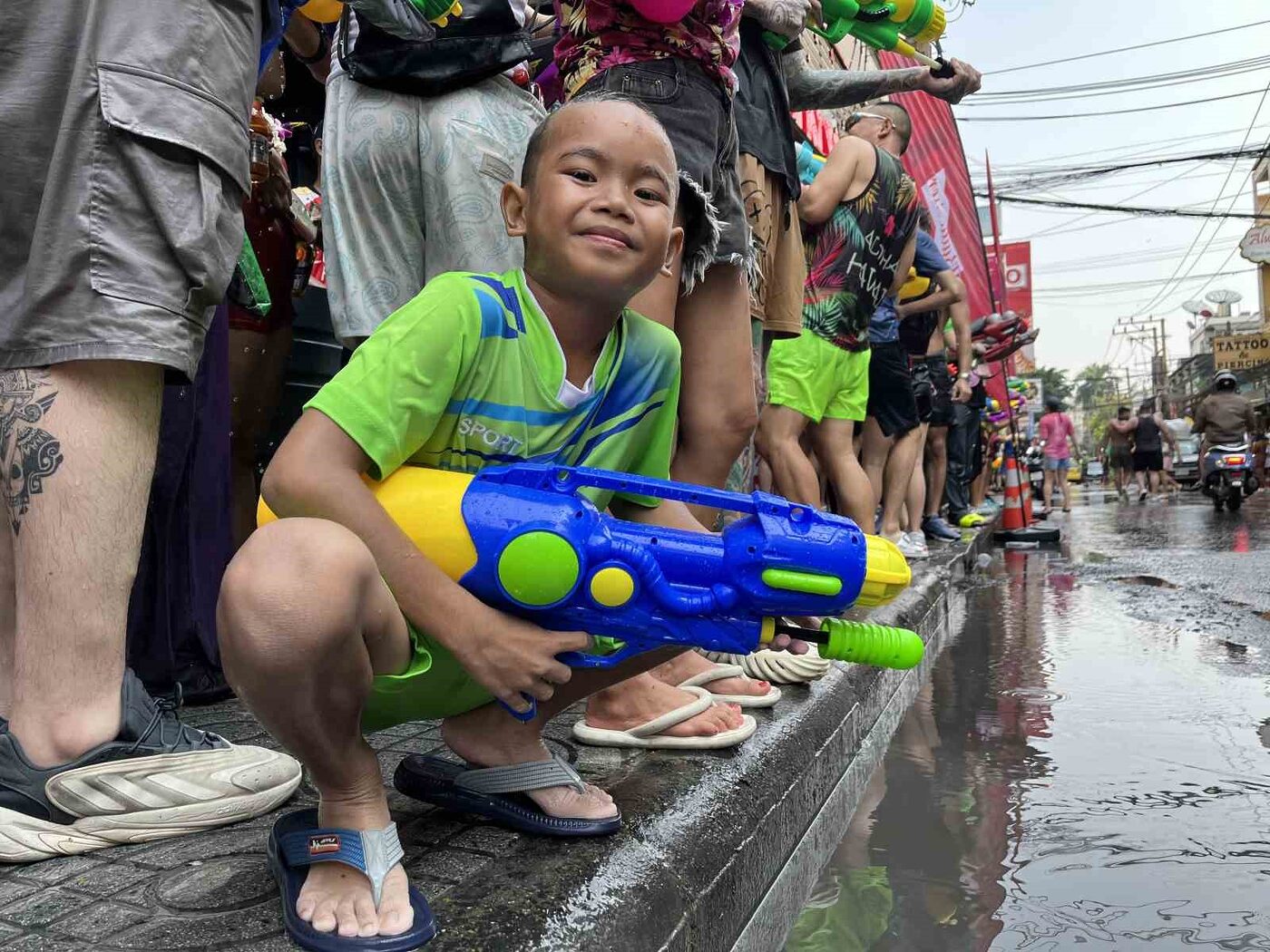 Tayland’da su festivali renkli görüntülerle başladı