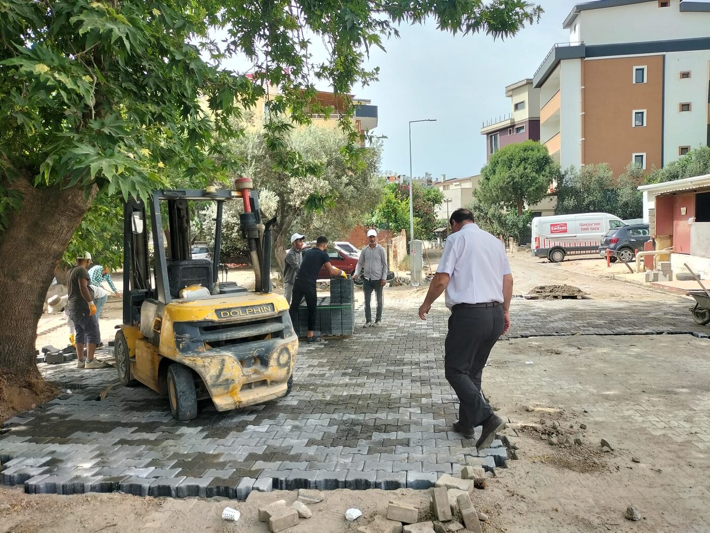 Edremit Belediyesi ekipleri, ilçede