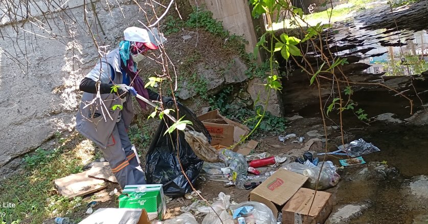 Sındırgı'da belediye ekipleri, daha