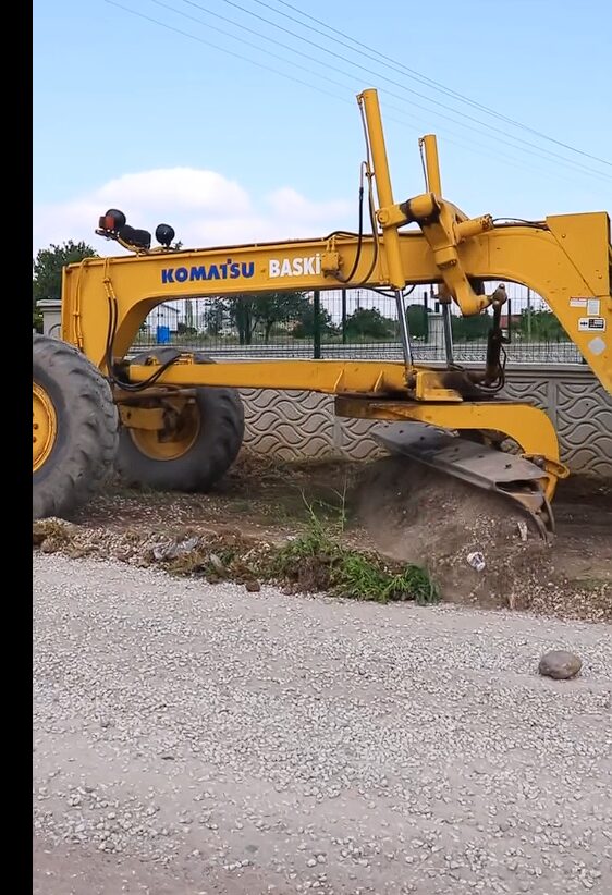 Sındırgı Belediyesi ekipleri, ilçede