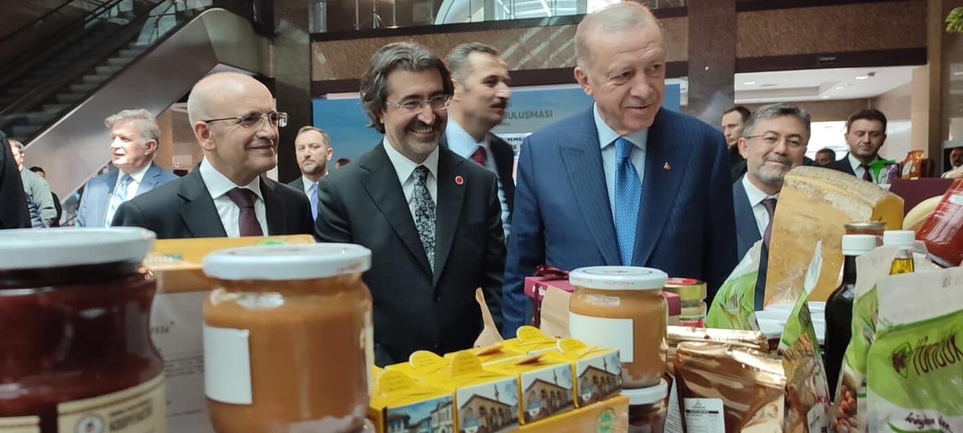 Cumhurbaşkanı Erdoğan Osmaneli’nin yöresel ürünlerini tattı