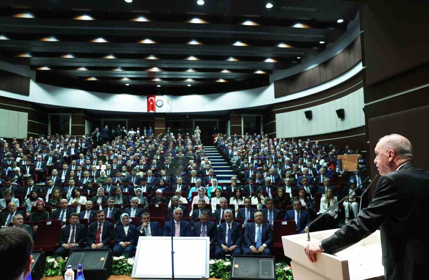 CUMHURBAŞKANI VE AK PARTİ GENEL BAŞKANI ERDOĞAN, AK PARTİ GENEL MERKEZİNDE DÜZENLENEN AK PARTİ GENİŞLETİLMİŞ İL BAŞKANLARI TOPLANTISI’NDA KONUŞTU.