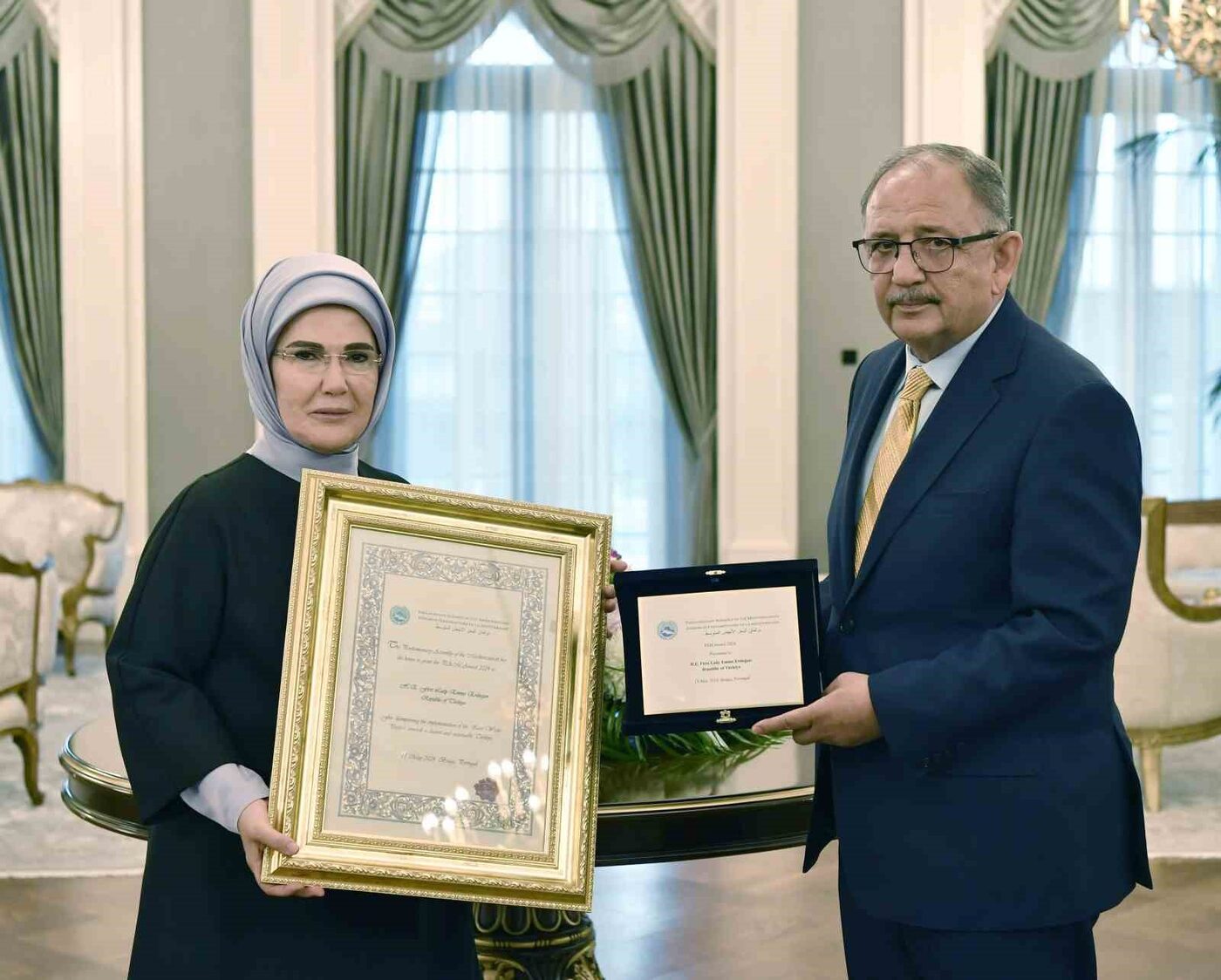 Emine Erdoğan, “AKDENİZ-PA ödülünü projeyi benimseyen, gönüllü katkılarıyla geliştiren, geleceğe taşıyan tüm doğa dostları adına kabul etmekten mutluluk duydum”