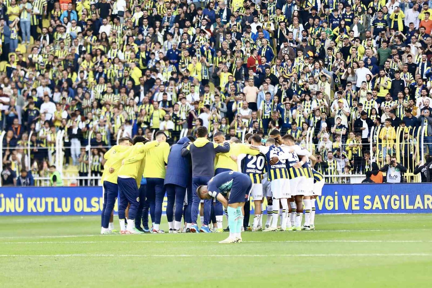 Fenerbahçe, şampiyonluk umudunu son 2 haftaya taşıdı