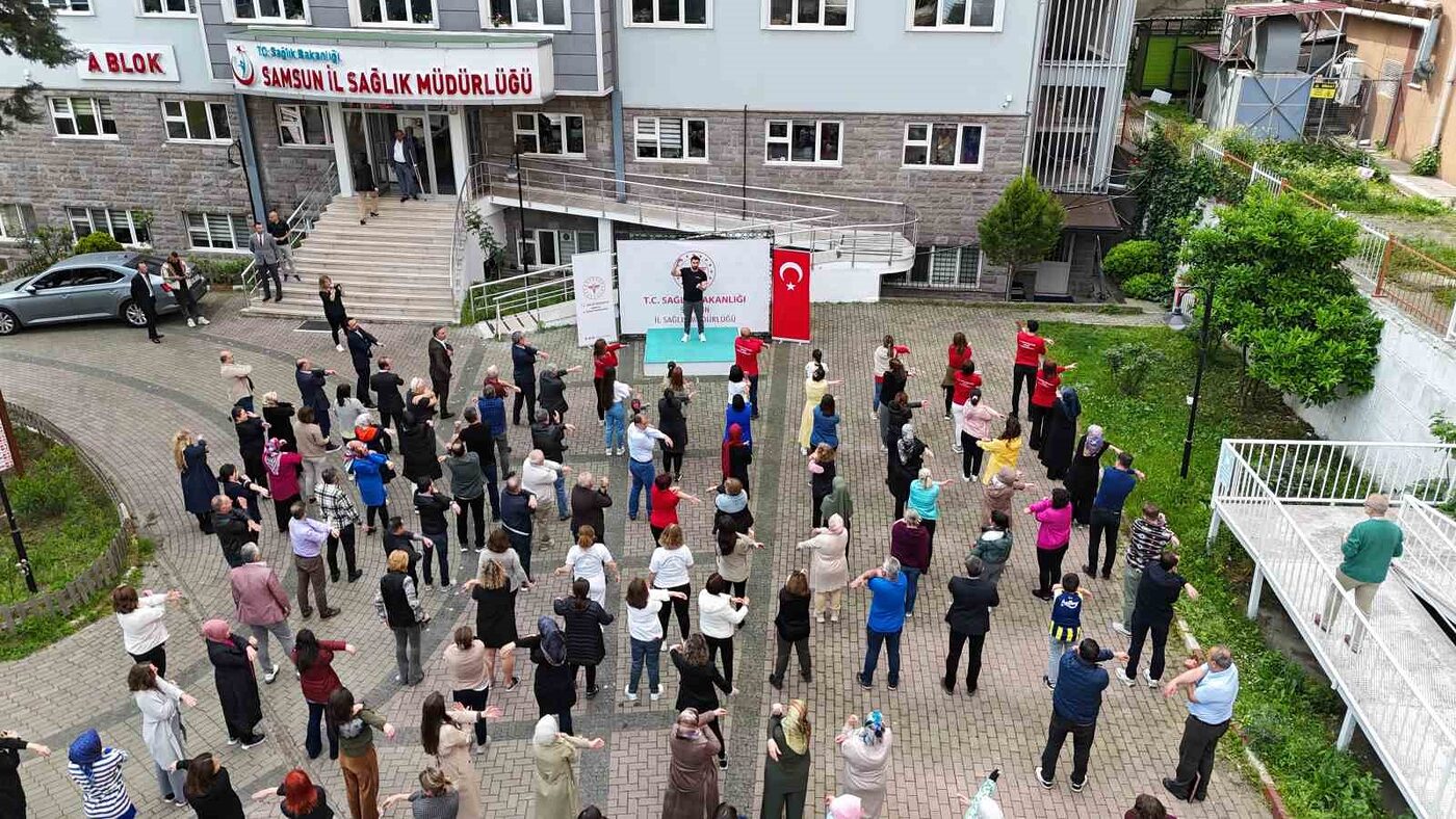 Sağlık için hareketin önemine dikkat çektiler, mesai öncesi egzersiz yaptılar