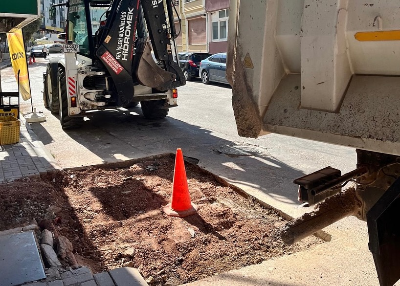 Bandırma'da belediye ekipleri, ilçedeki