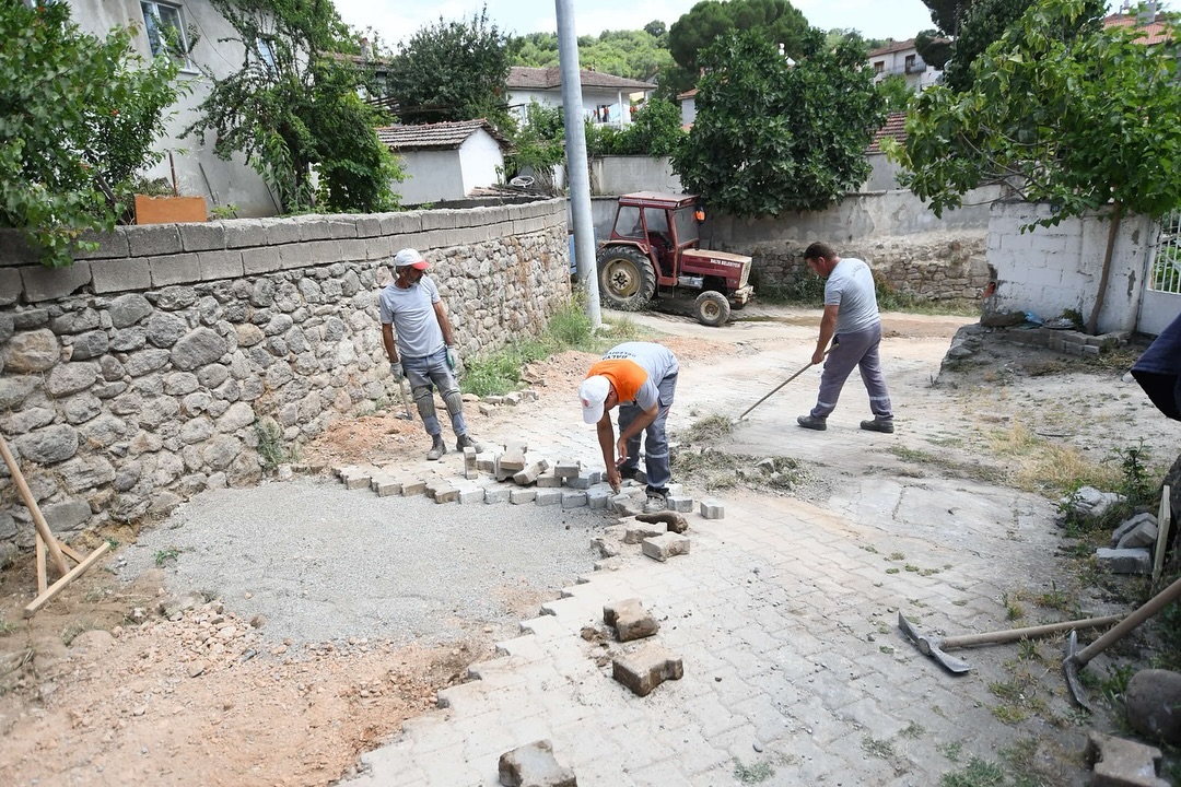 Balya Belediyesi ekipleri, ilçede