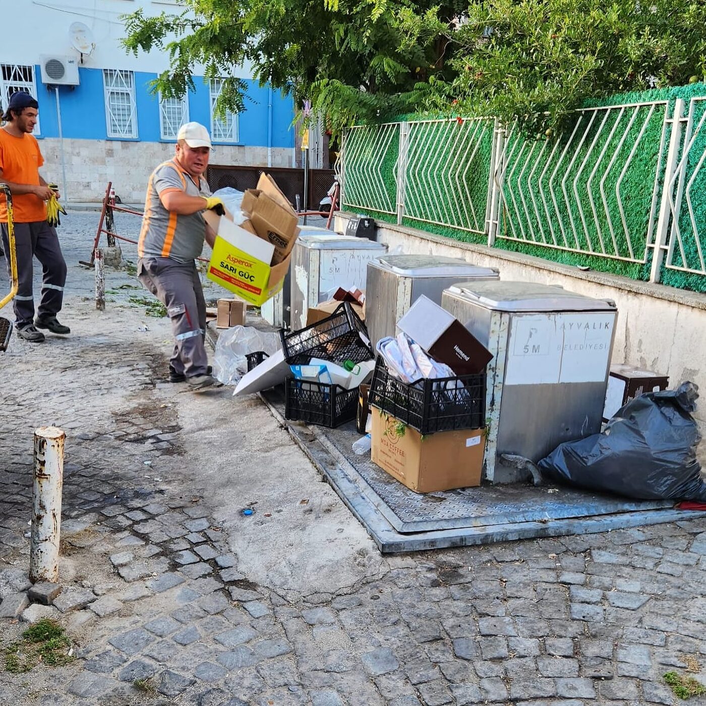 Ayvalık Belediyesi ekipleri, Kurban