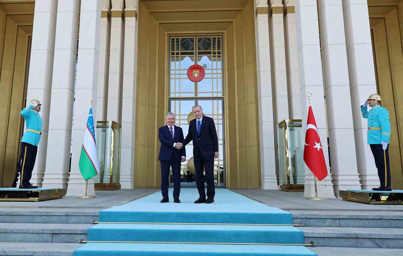 Cumhurbaşkanı Erdoğan, Özbekistan Cumhurbaşkanı Mirziyoyev’i resmi törenle karşıladı