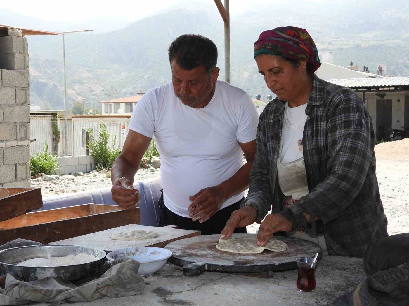 Hatay’da çamurdan yapılan tandırda