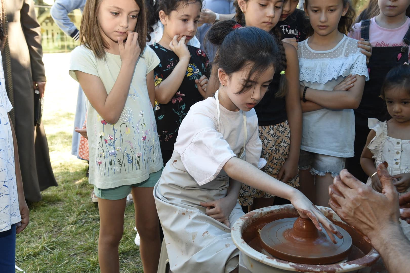 Dursunbey Çömlek Atölyesi’nde çocuklar