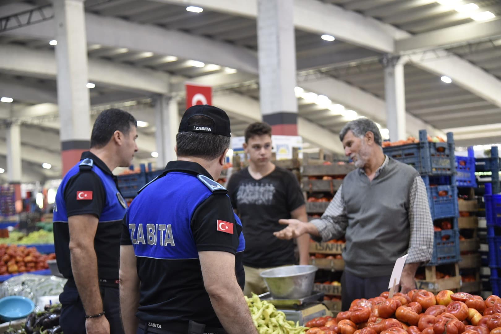 Dursunbey Belediyesi zabıta ekipleri,