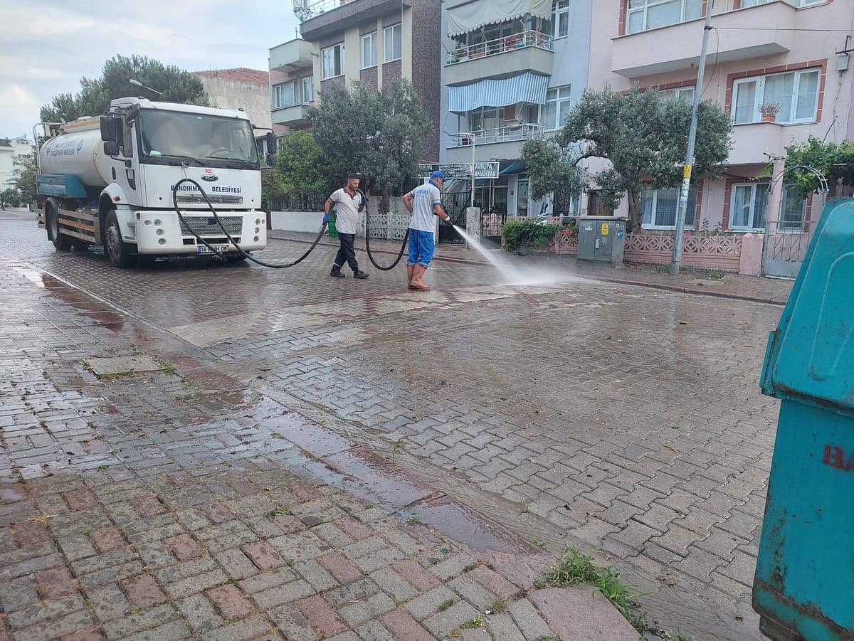 Bandırma'da belediye ekipleri tarafında