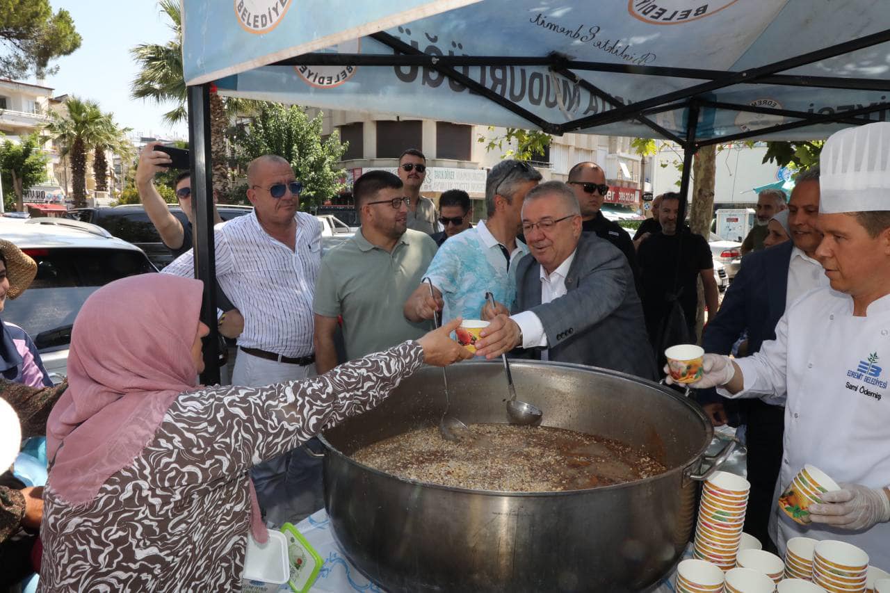 Edremit Belediyesi, Akçay'da aşureleri