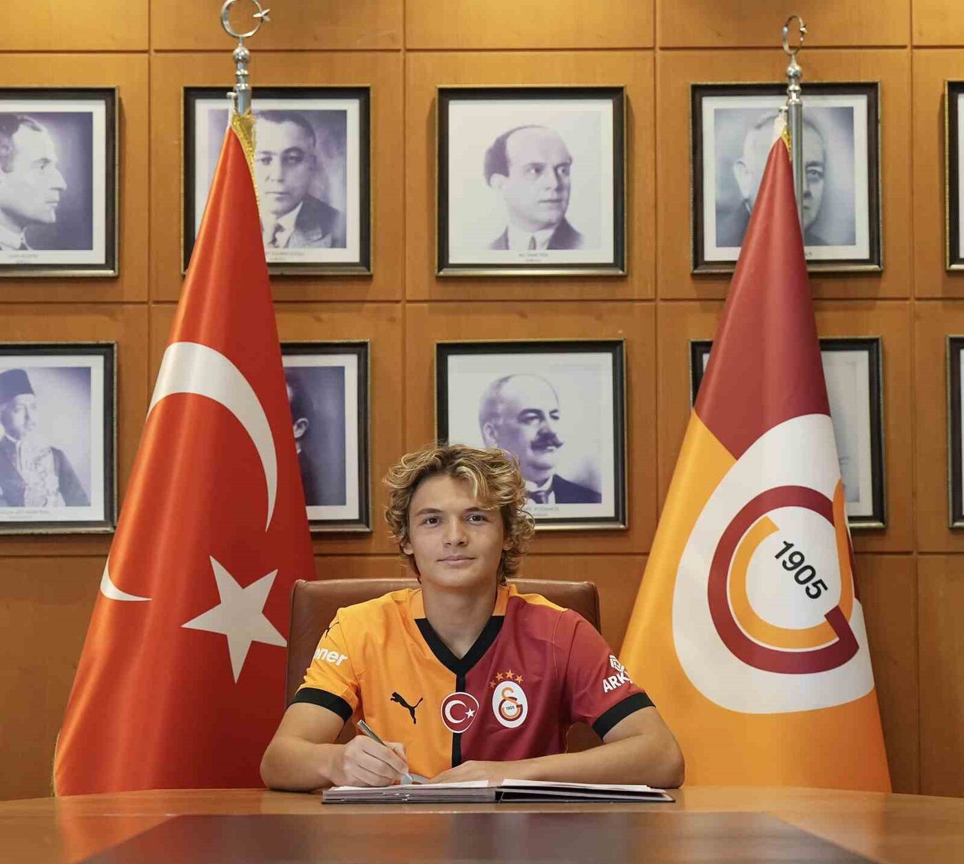 Galatasaray, 18 yaşındaki futbolcusu