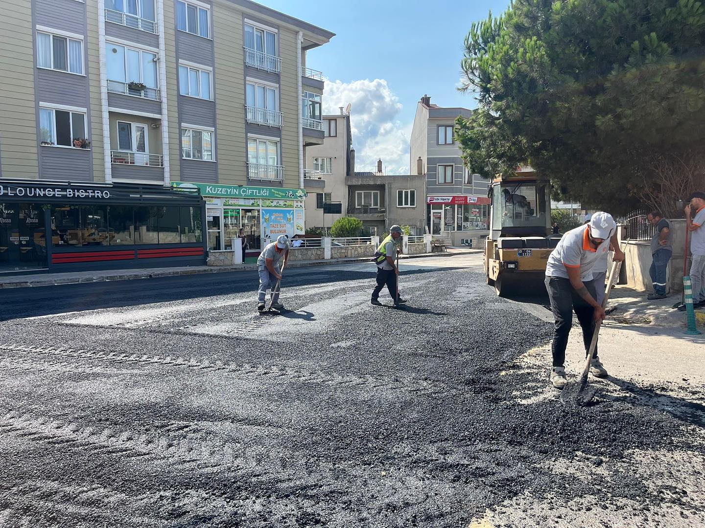 Bandırma Belediyesi ekipleri, ilçede