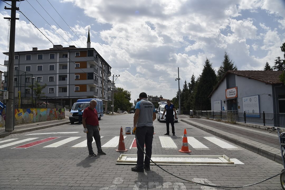 Dursunbey Belediyesi ekipleri ilçede