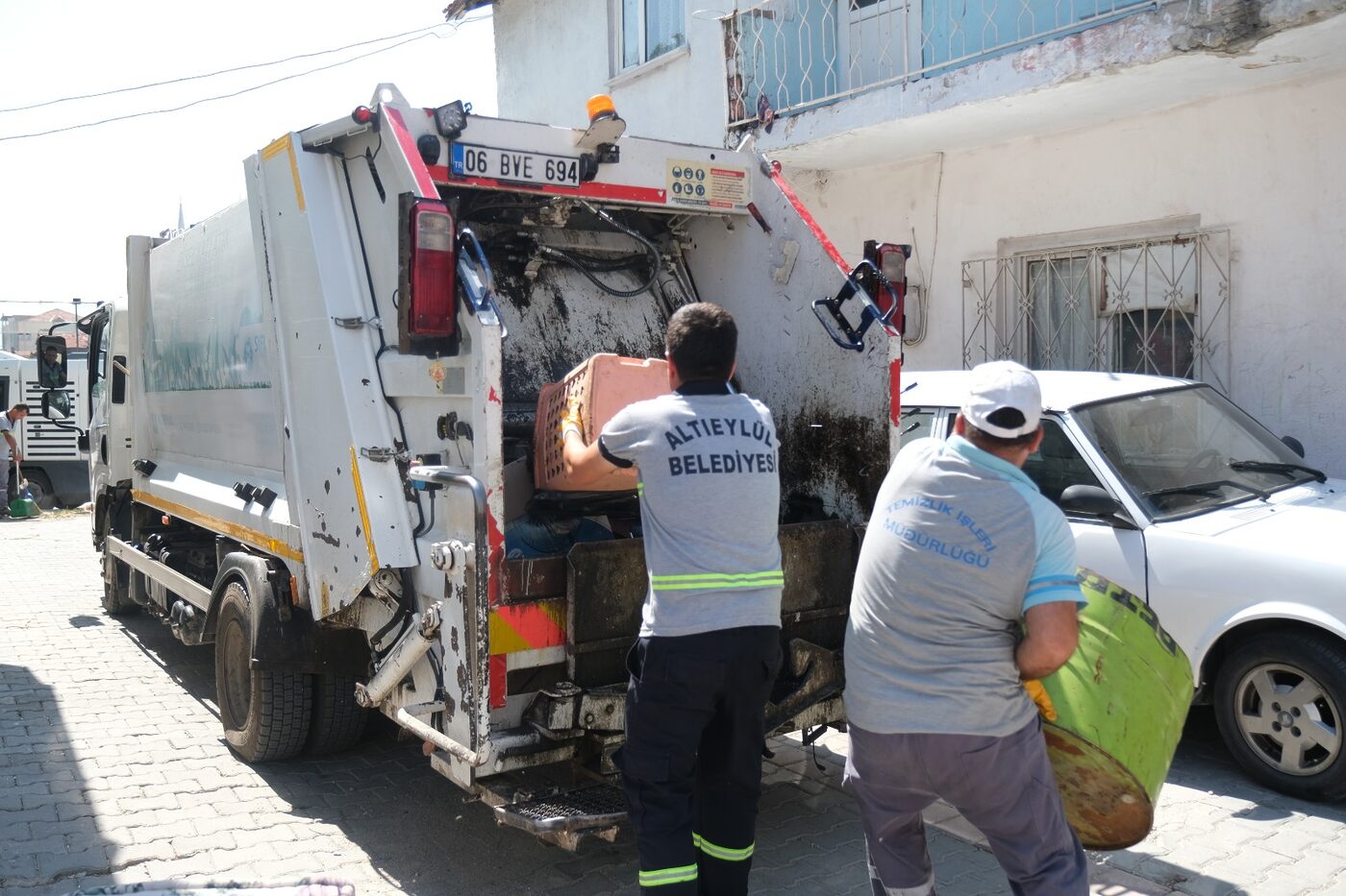 Altıeylül’de Altyapı ve Temizlik