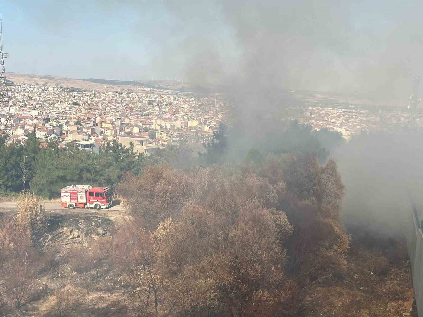 Balıkesir’in Çamlık mevkiinde çıkan arazi yangını söndürüldü