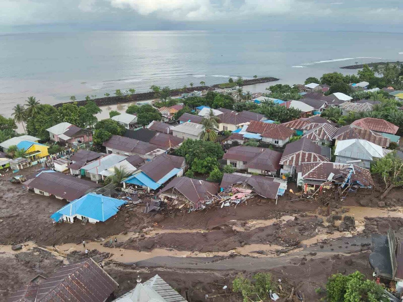 TERNATE ADASI’NDA ŞİDDETLİ YAĞIŞLARIN