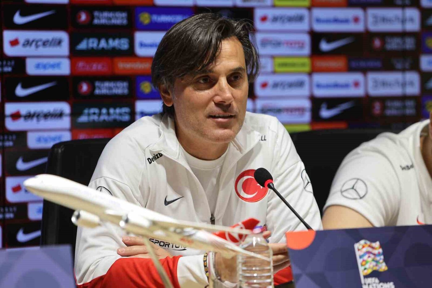 A MİLLİ FUTBOL TAKIMI TEKNİK DİREKTÖRÜ VİNCENZO MONTELLA, BİRLİKTELİĞE VURGU YAPTI