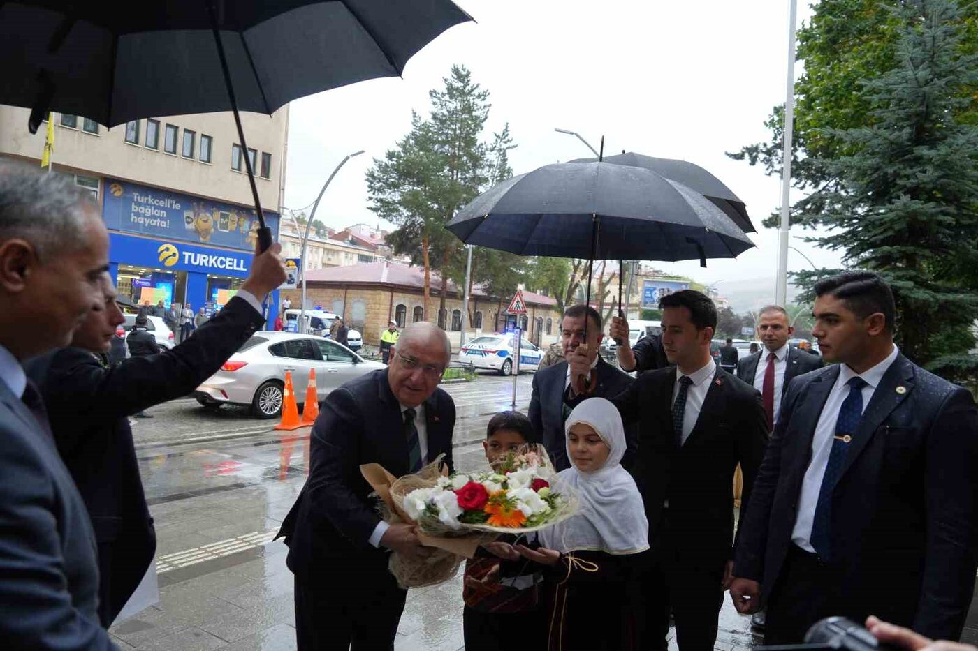 Milli Savunma Bakanı Yaşar