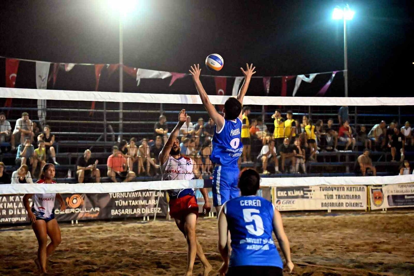 Manavgat’ta plaj voleybolu coşkusu başladı