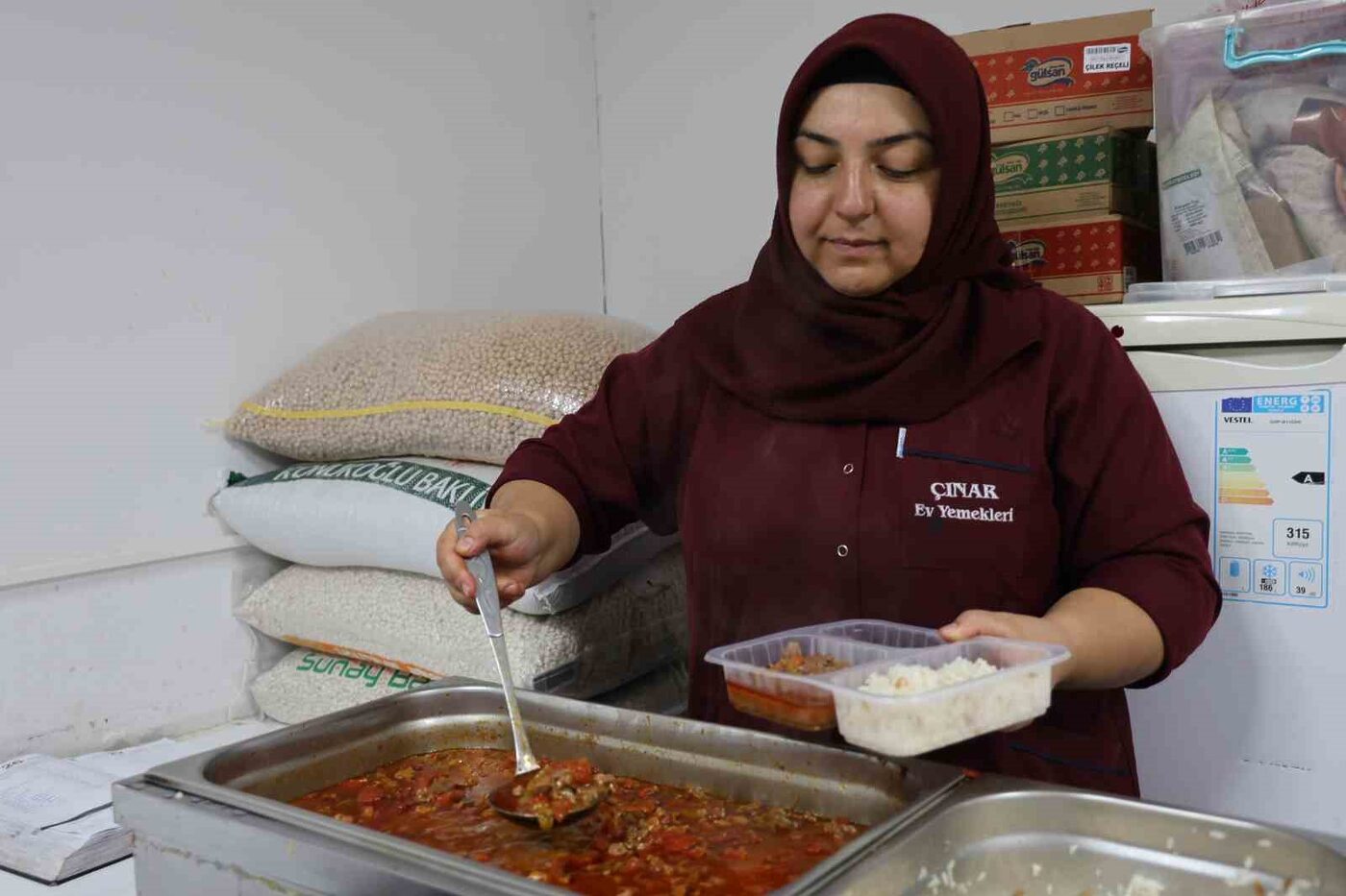 Mikrokredi kullandı, kendi mutfağını kurdu